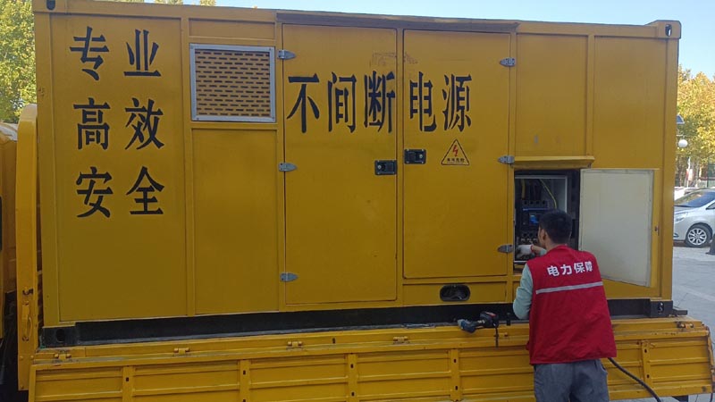 南口街道柴油发电机组和UPS电源配合使用时，如何避免切换过程中的电力中断？